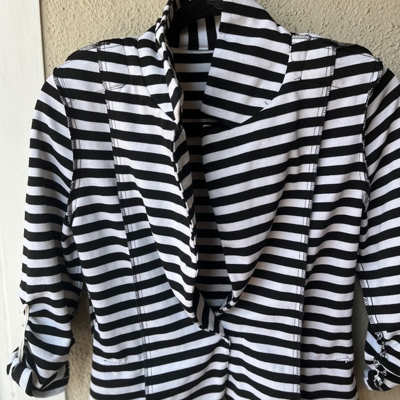 Valia single button jacket B/W stripe blazer - Picture 10 of 13